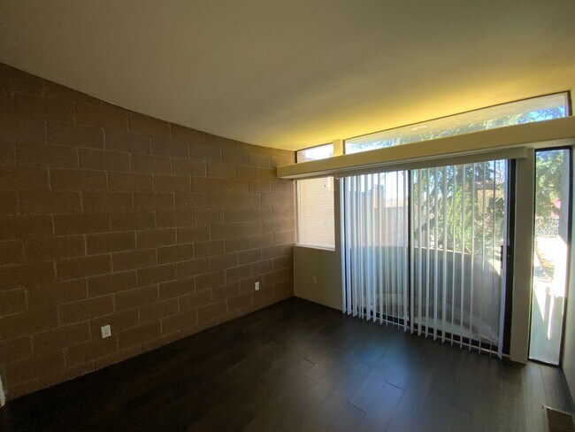 Building Photo - 3 Bedroom Townhome Available Near Eubank Blvd NE & Montgomery Blvd NE!