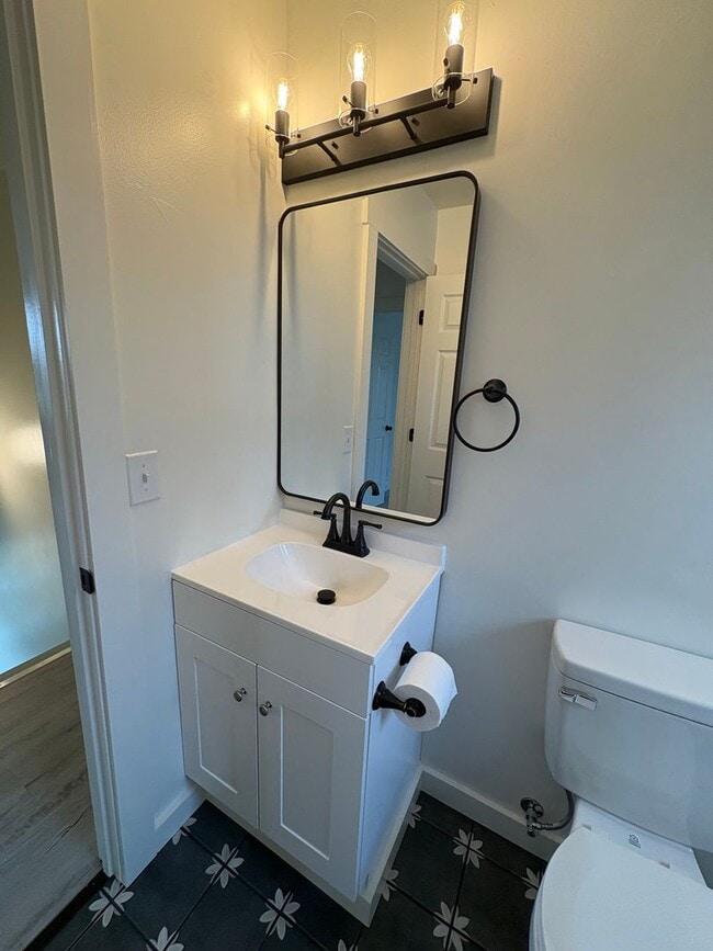 Building Photo - 2 Bedroom Across From McFerrin Park