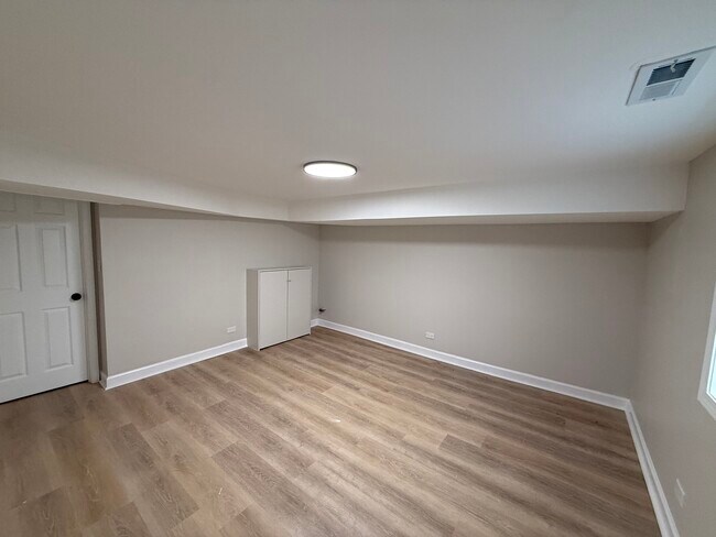 Building Photo - 1637 Elmwood Ave