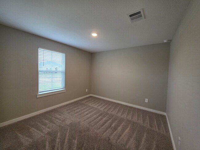 Building Photo - 1131 Hughes Crossing Dr