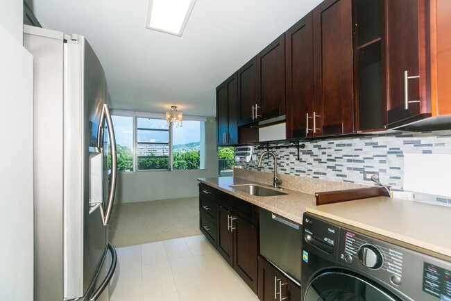 Building Photo - Contessa Condo 304 / 2b2b1pkg Ready to Mov...