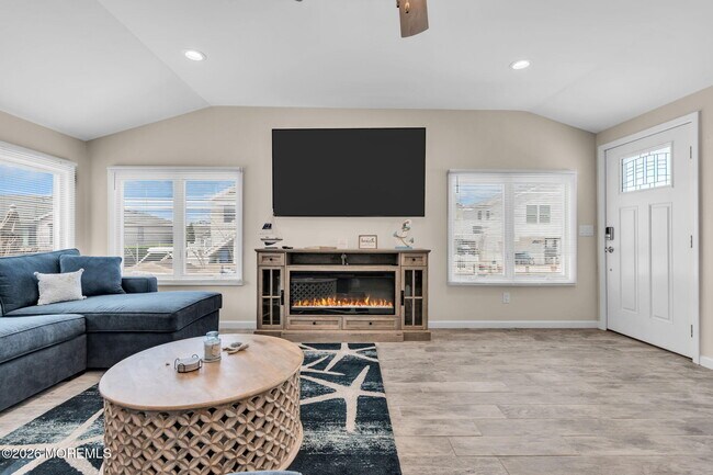 Building Photo - 208 Mallard Ln