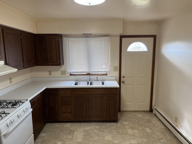 Building Photo - 302 S John St