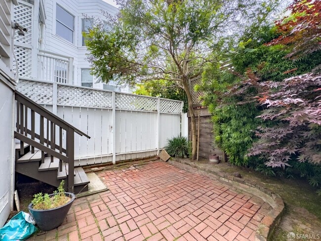 Building Photo - 31 Pixley St