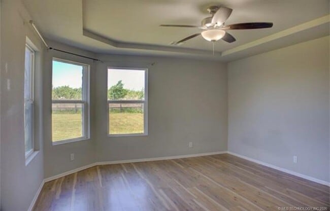 Building Photo - Welcome to this cozy home!