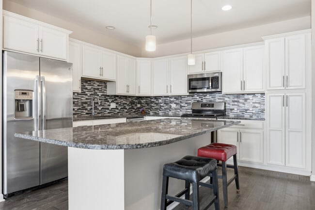 Building Photo - 901 Times Square Dr