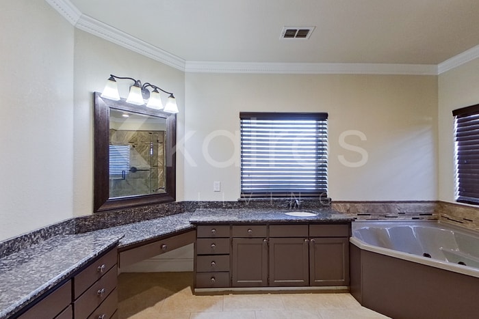 Building Photo - 6807 Lost Canyon Dr