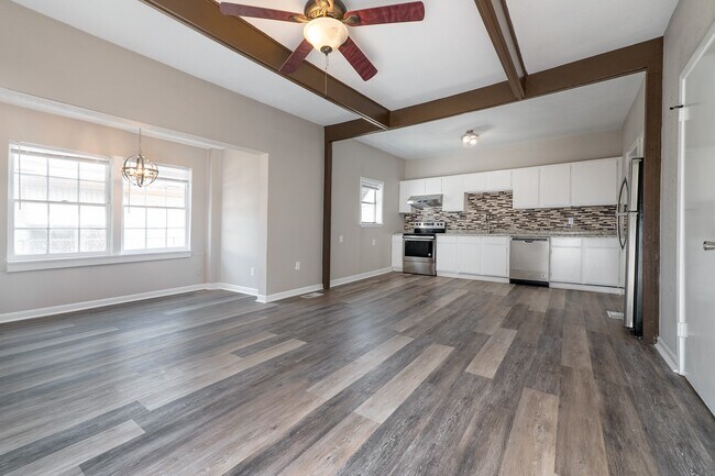 Building Photo - 216 Redan St