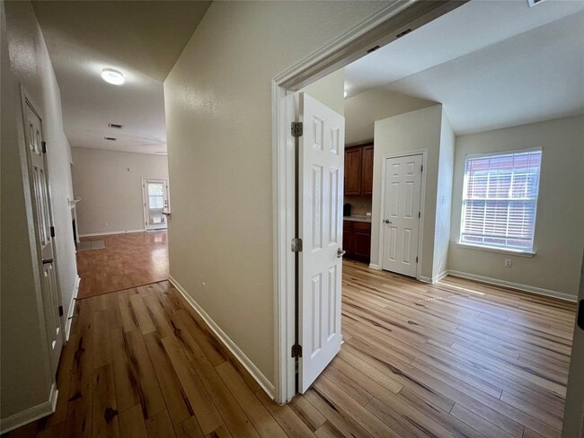 Building Photo - 4511 Western Lake Dr