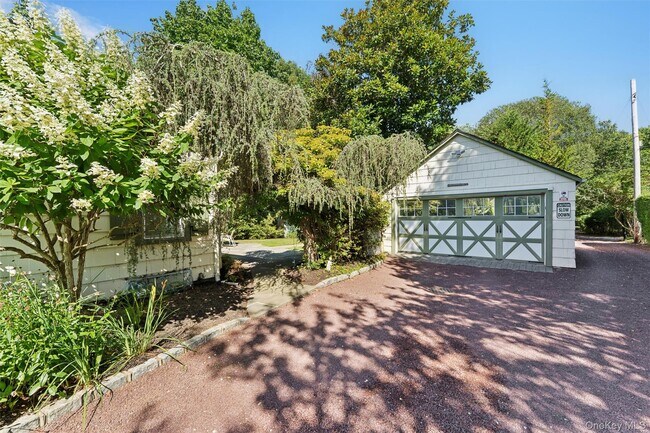 Building Photo - 414 Main St