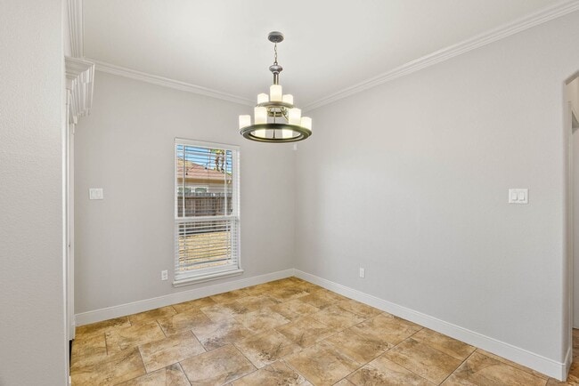 Building Photo - 4 Bedroom 3 Bath on the Island