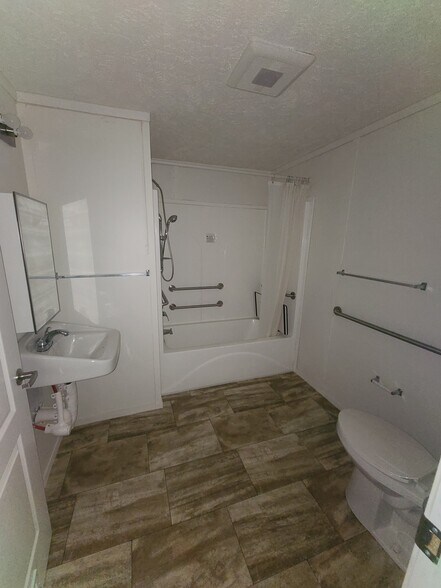Building Photo - 4483 SE 23rd Ct