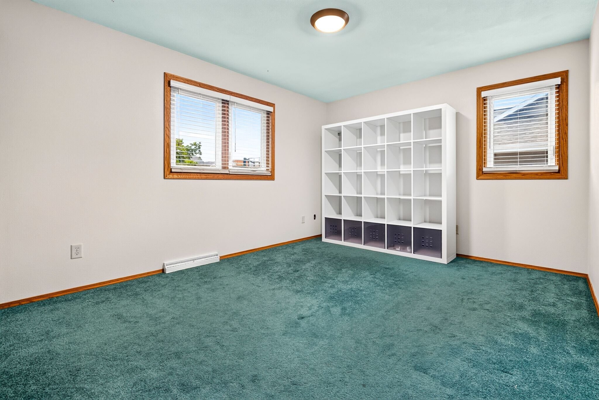 Building Photo - 3033 W Hiawatha Dr