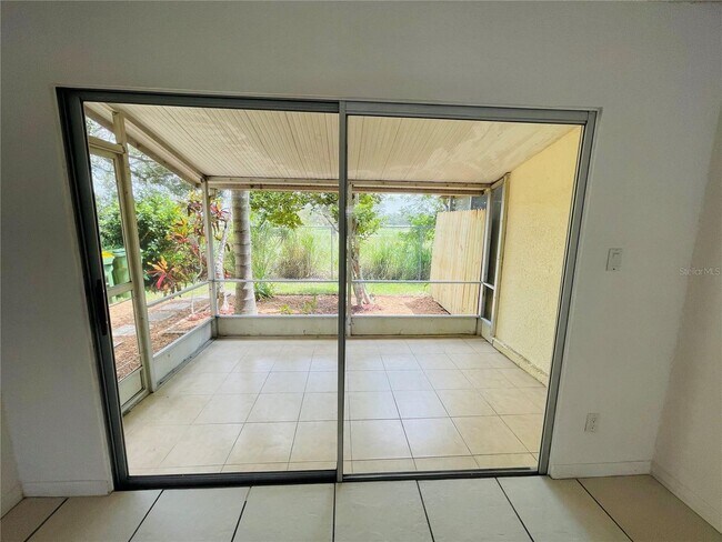 Building Photo - 3 Bedroom, 2.5 Bath home with upgraded kitchen, close to beaches, restaurants, and downtown!!