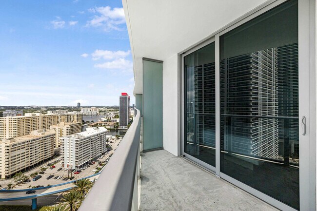 Building Photo - 4111 S Ocean Dr