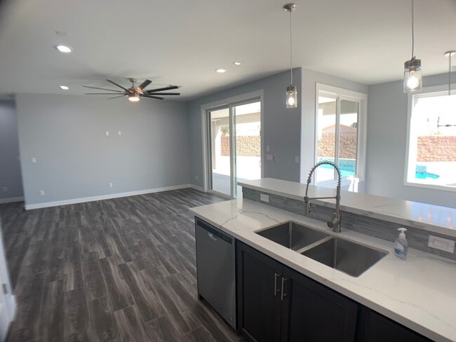 Building Photo - 3 Bedroom - 2 Bath Pool Home