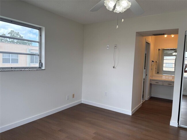 Building Photo - 200 Ashbury Rd