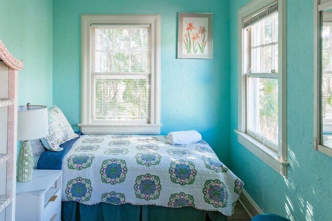 Building Photo - 519 28th St