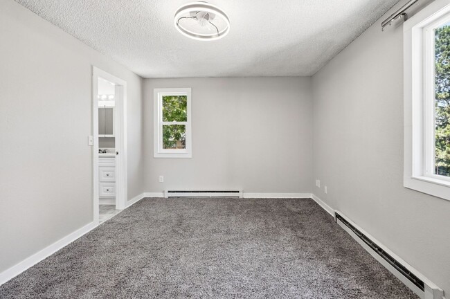 Building Photo - 2280 S Oswego Way