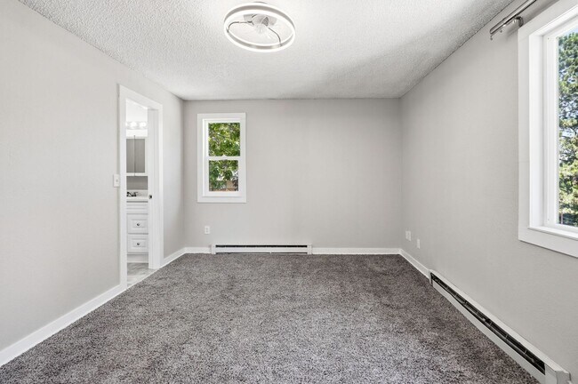 Building Photo - Move in Ready 2bed 2bath in Cherry Creek Schools