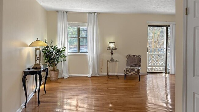 Building Photo - 475 Mount Vernon Hwy NE