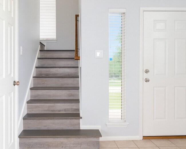 Building Photo - 29322 Fox River Dr