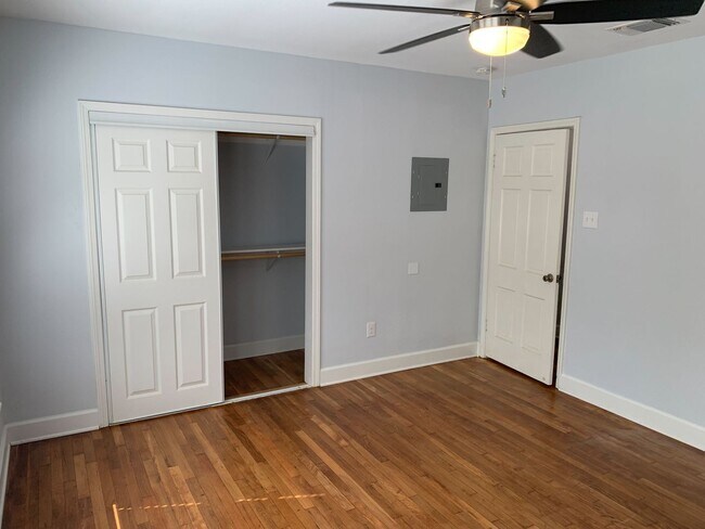 Building Photo - 819 San Antonio Ave