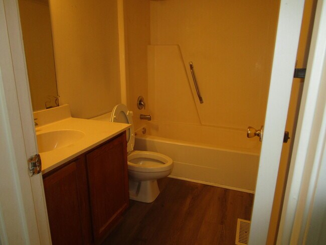 Building Photo - 690 Archdale Dr