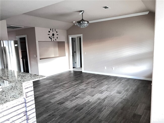 Building Photo - 431 Red Robin St