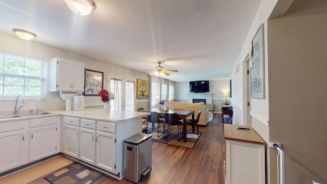Building Photo - 2716 Stone Valley Dr
