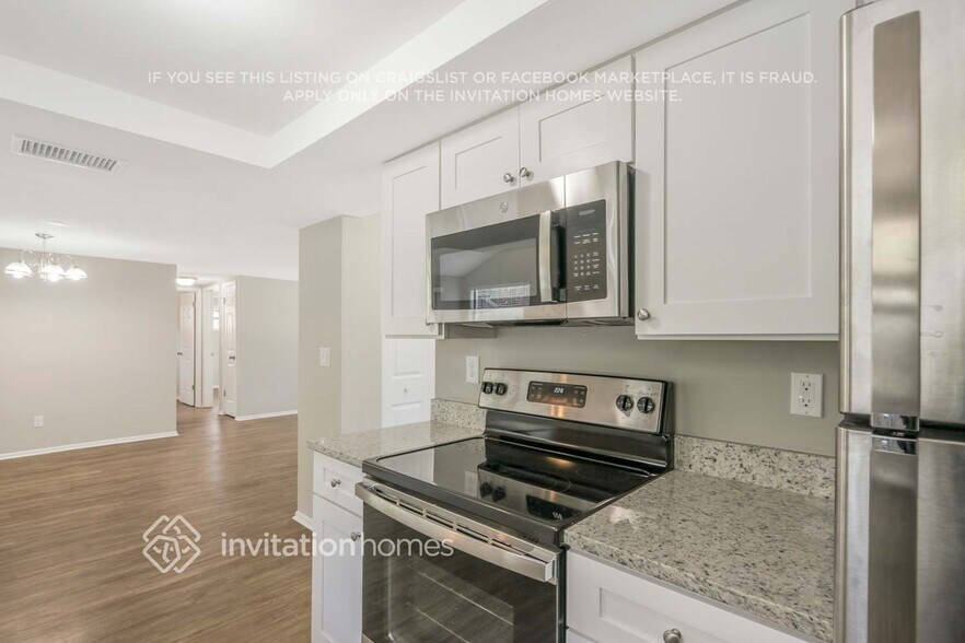 Building Photo - 16033 Villa Dr