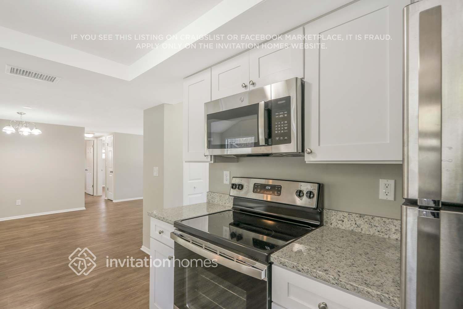 Building Photo - 16033 Villa Dr