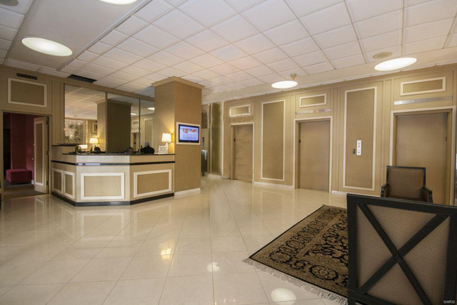 Lobby - 4466 W Pine Blvd