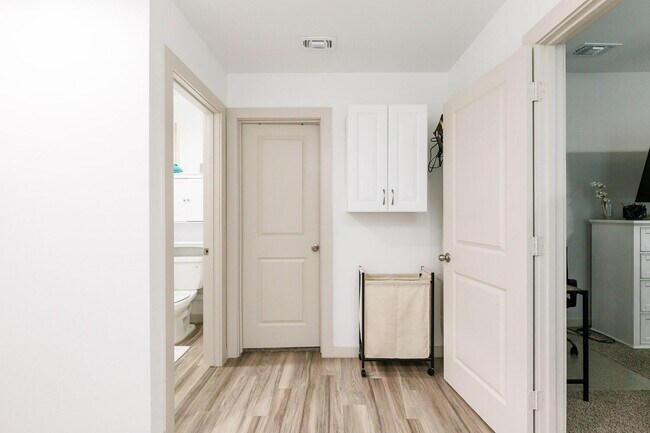 Building Photo - Spacious 4 Bed, 2 Bath Home in Abbey Glen w/ Liberty High School Feeder Pattern!