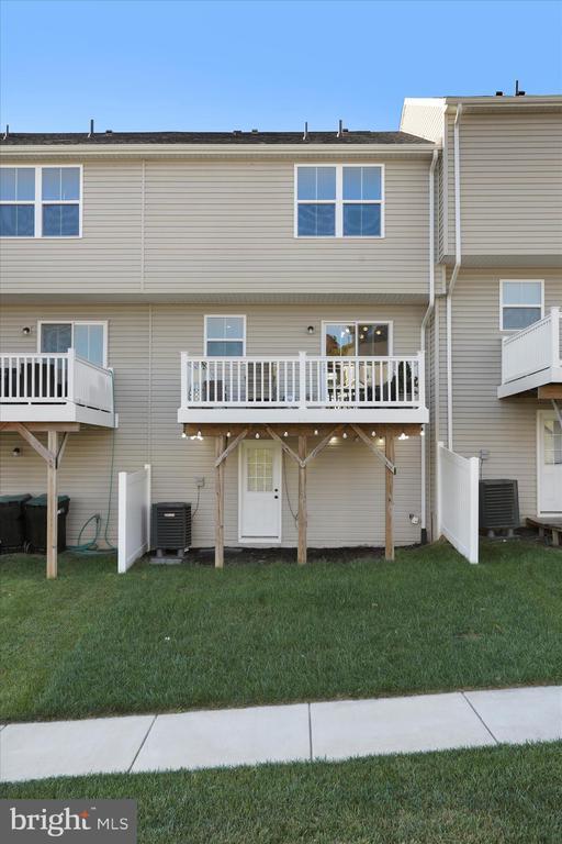 Building Photo - 206 Spring Pl