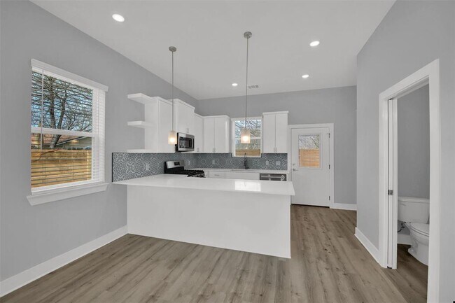 Building Photo - 1104 Begonia Terrace