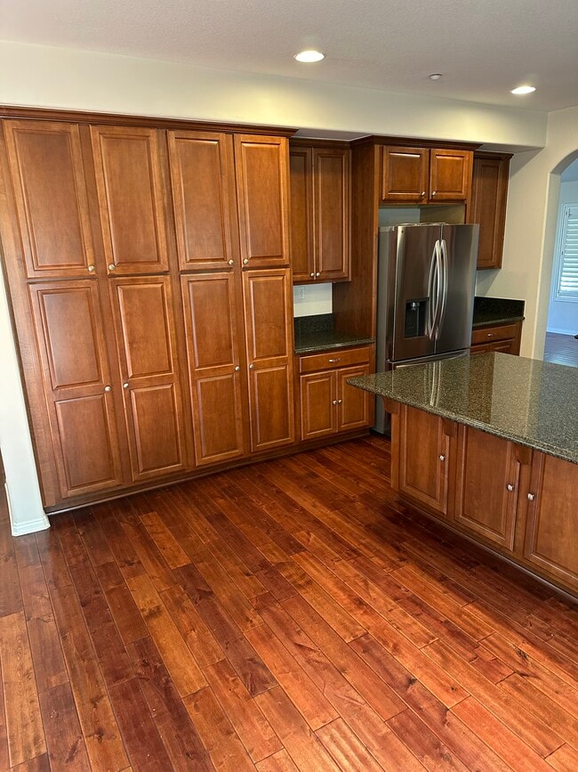 Building Photo - 16275 Summerset Street