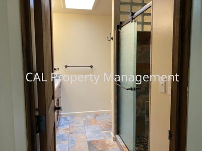 Building Photo - 2 Bed/ 2 Bath Condominium Coming Soon!