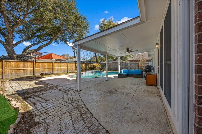 Building Photo - 16406 Cypress Valley Dr