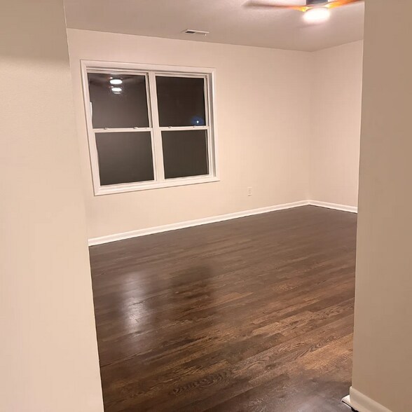 Building Photo - 5211 E 141st St