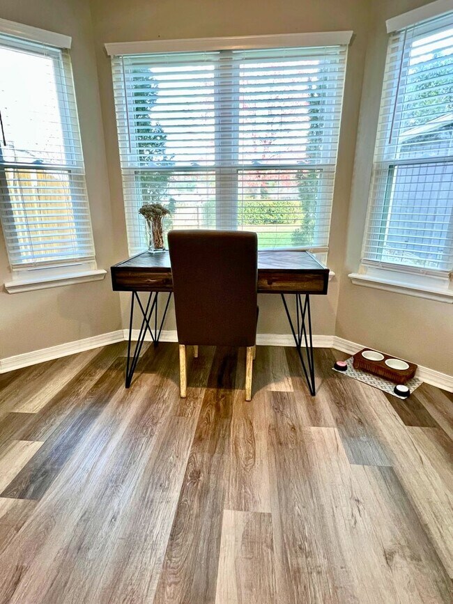 Building Photo - Charming 3-Bedroom Home with Modern Upgrad...