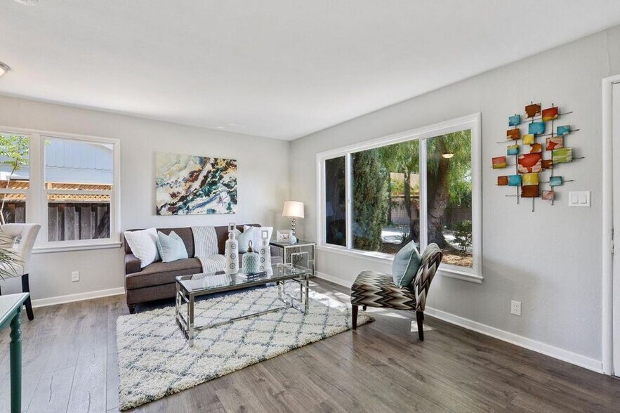 Living Room - 10185 Alhambra Ave