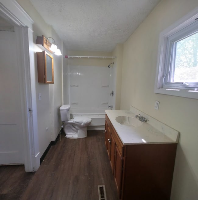 Building Photo - 14409 Elm St