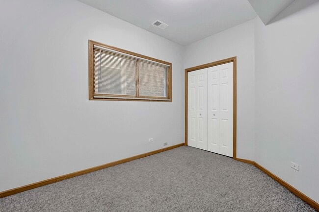Building Photo - 1339 N Greenview Ave