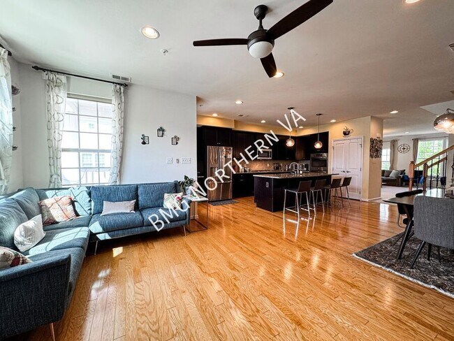 Building Photo - 3190 Yeager Dr