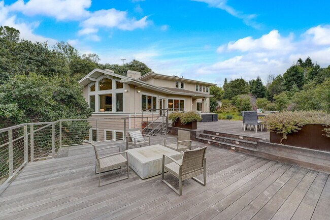 Building Photo - 140 Emerald Estates Ct