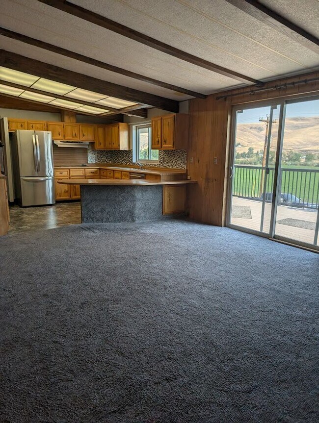 Building Photo - Spacious Horse Property on Thunderhill Roa...