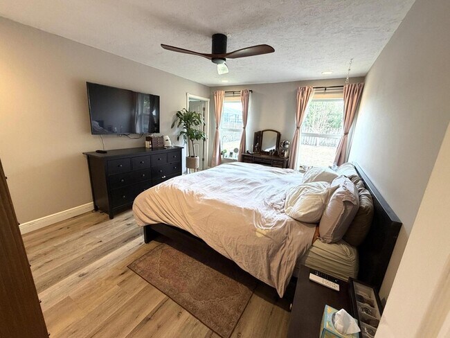 Building Photo - 4492 Brook Dr