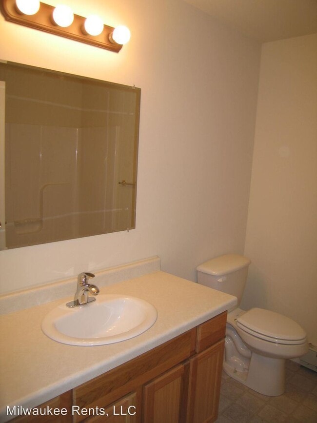 Building Photo - 3875 S Clement Ave