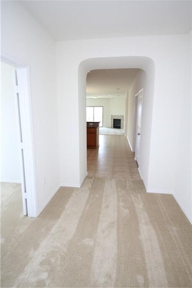 Building Photo - Beautiful one story brick home!